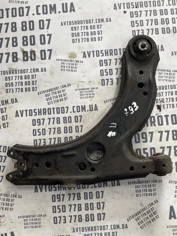 Ричаг VW Golf 4 (97-06) 1.6 передній нижній OEM 1J0407151C