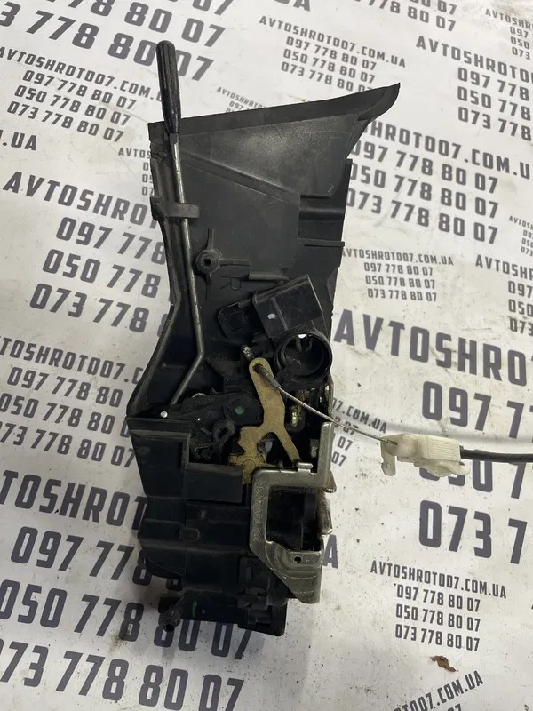 Замок дверей Mercedes W210 (95-03) пер. прав. OEM 2027202635