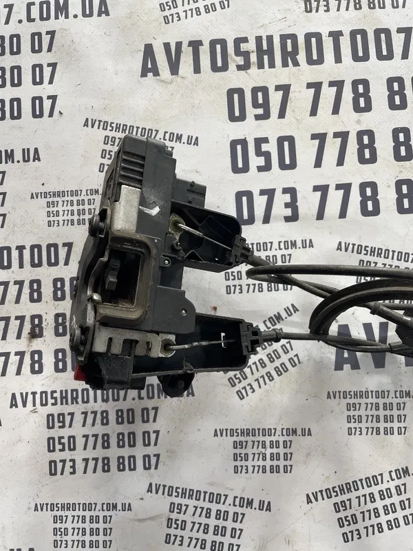 Замок дверей Opel Vectra C (02-08) задня ліва OEM 13210762