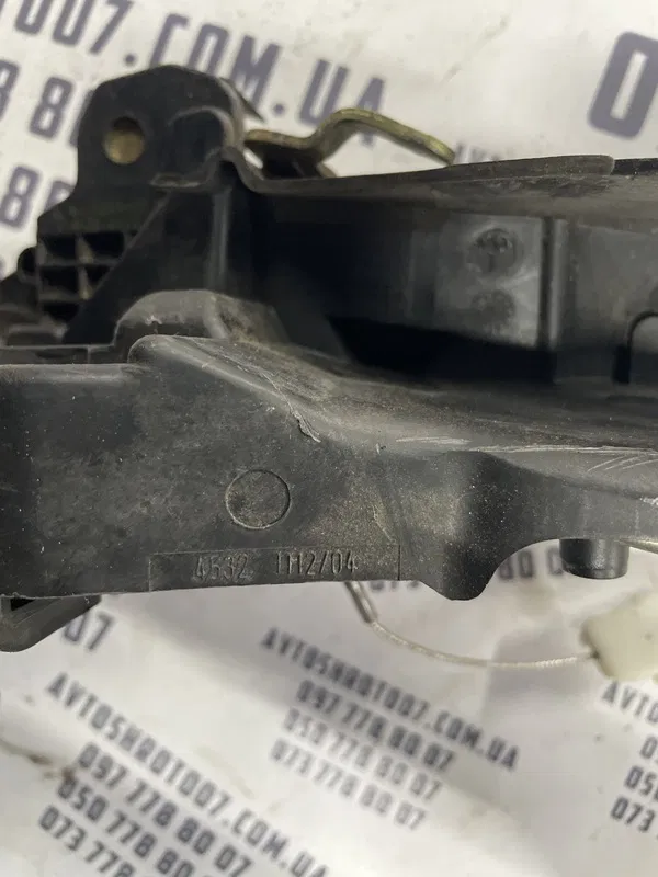 Замок дверей Mercedes W210 (95-03) пер. прав. OEM 2027202635