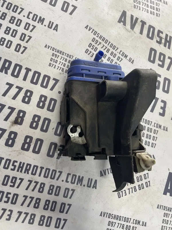 Замок дверей Audi A4 B5 (94-01) задній правий OEM 8D0839016A