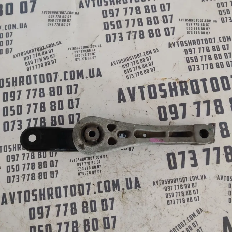 Подушка двигуна Skoda Octavia A5 04-13 нижня OEM 1K0199855BB