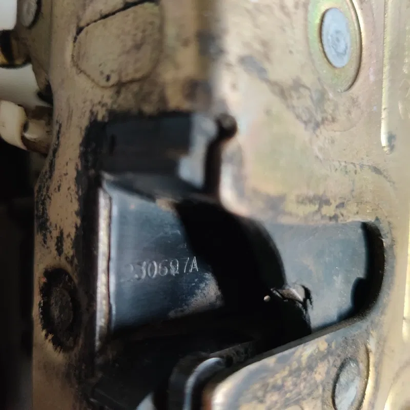 Замок дверей Renault Scenic 1 (96-03) пер.прав. OEM 230697a