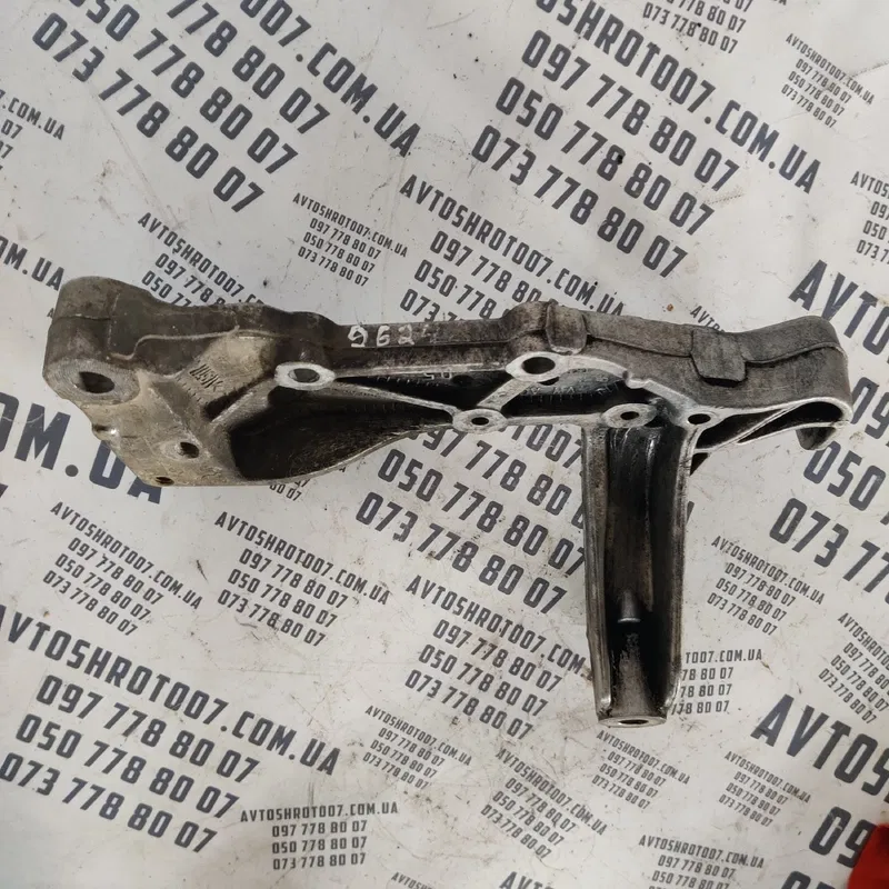 Кр-н підрамника Skoda Octavia A5 (04-13) 2.0D пр 1k0199296e