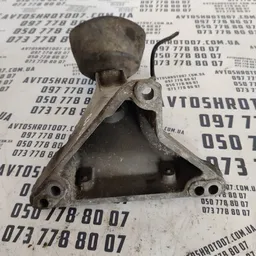 Кронштейн подушки двигуна VW Passat B5 OEM 8D0199308L фото 2