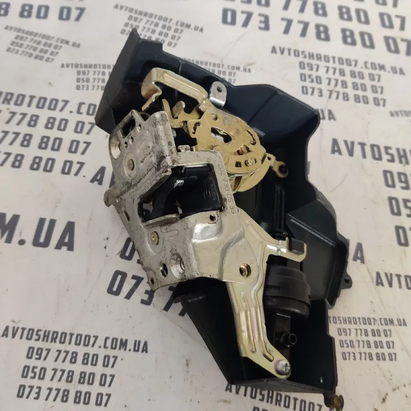 Замок дверей Mercedes E-Class W210 задня ліва OEM 2027330108