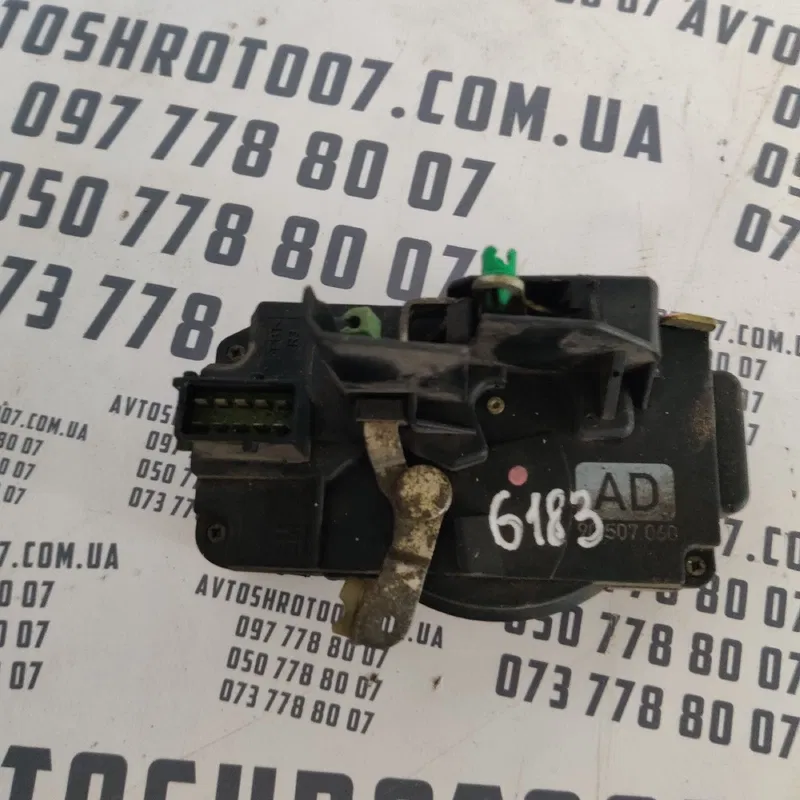 Замок дверей Opel Vectra B 95-02 перед. правий OEM 90507060