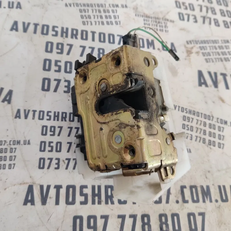 Замок дверей Renault Scenic 1 (96-03) пер.прав. OEM 230697a