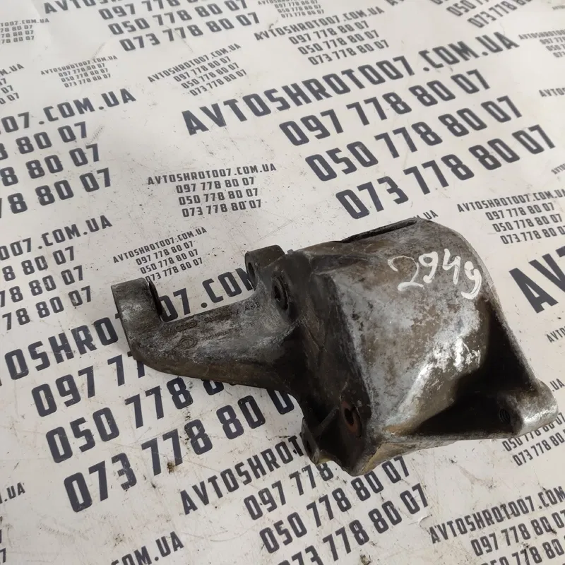 Кронштейн ГПК Volkswagen Passat B3 (88-93) OEM 028145523b
