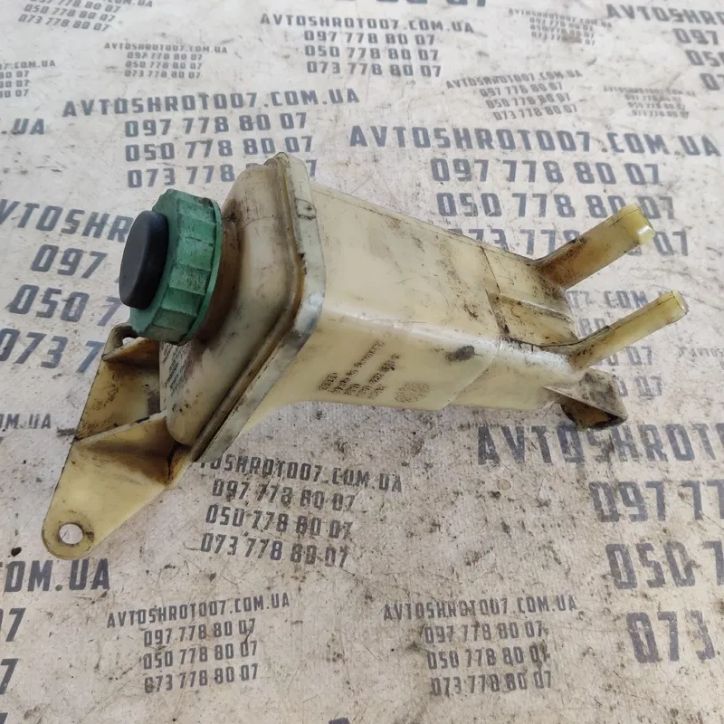 Бачок насосу ГУР Volkswagen Passat B5 (96-05) OEM 8d0422373c