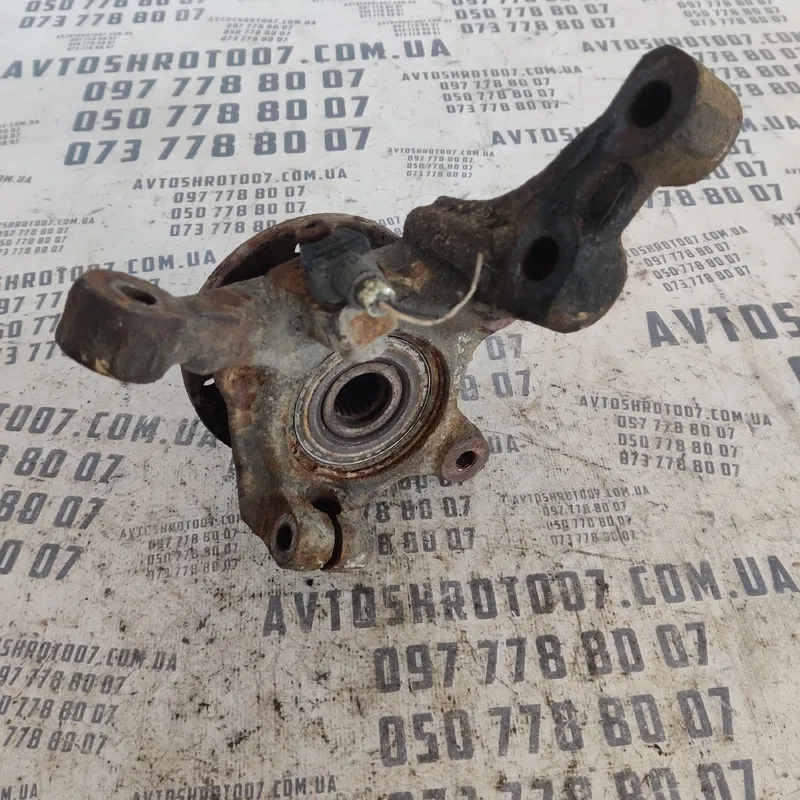 Цапфа передня права Renault Scenic 1 (96-03) OEM 7700832768