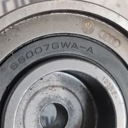 Ролик-натяжник ремня Volkswagen Jetta (10-18) OEM 03L109244B фото 4