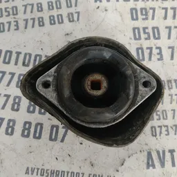 Подушка МКПП Volkswagen Passat B5 (96-05) права 8D0399151J фото 1