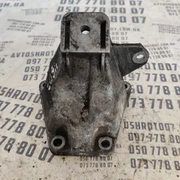 Кронштейн двигуна VW Passat B5 (96-05) правий OEM 4b0199308