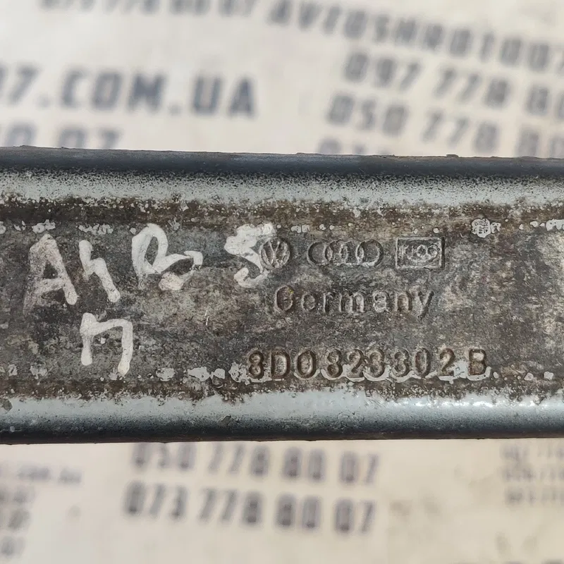 Петля капоту Audi A4 B5 (94-01) OEM 8D0823802B