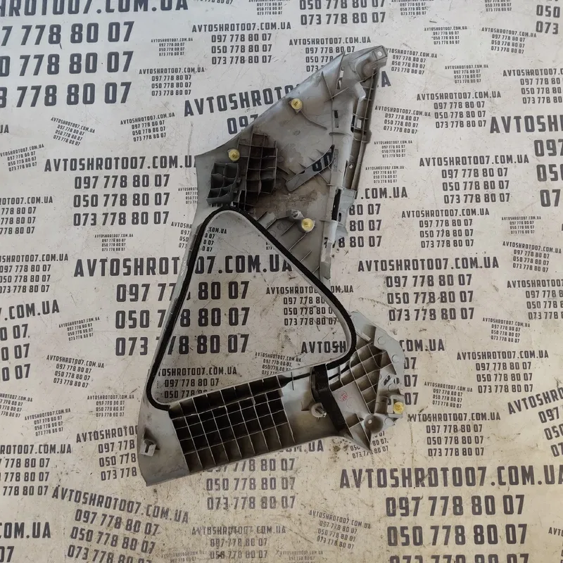 Дверна накладка Mazda 3 BK (03-09) задня ліва OEM bp4k68261