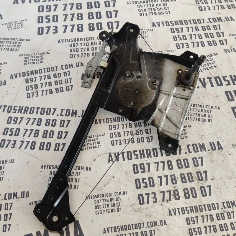 Склопідіймач Audi A4 B5 (94-01) задній правий 8d0839400a