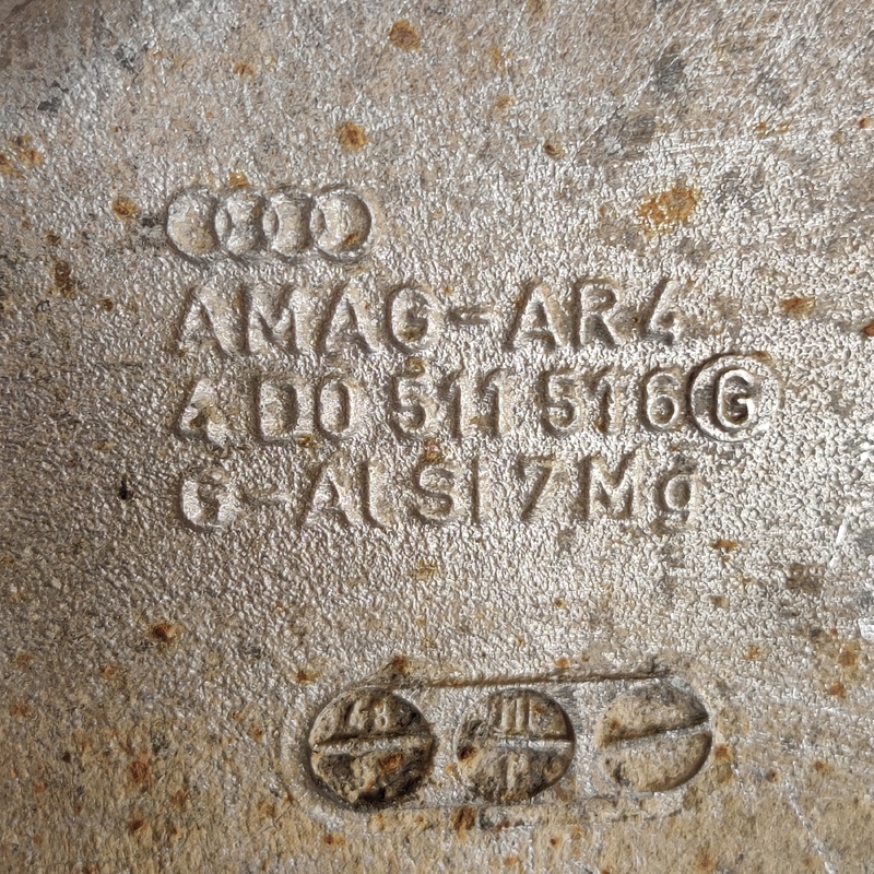Ричаг підвіски Audi A8 D2 (94-02) задня права 4D0511516G
