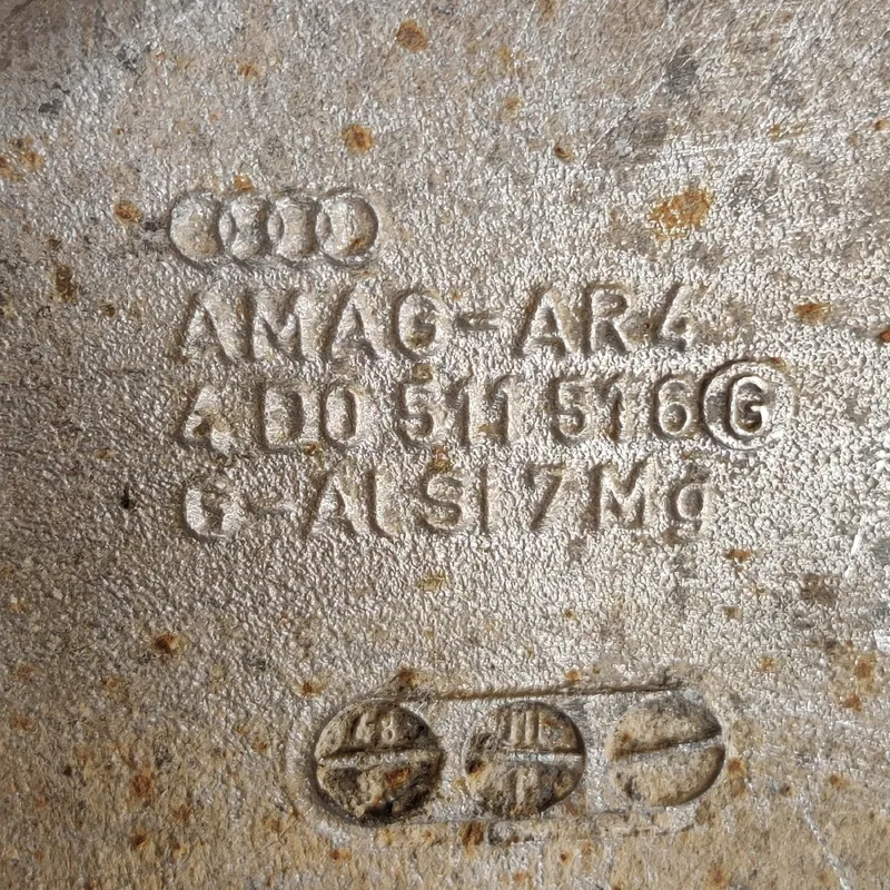 Ричаг підвіски Audi A8 D2 (94-02) задня права 4D0511516G
