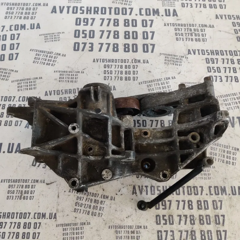 Кронштейн генератора Audi A4 B5 (94-01) OEM 058145523b
