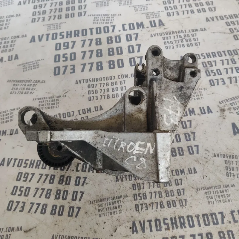 Кронштейн генератора Citroen Xsara (97-06) OEM 9643834880