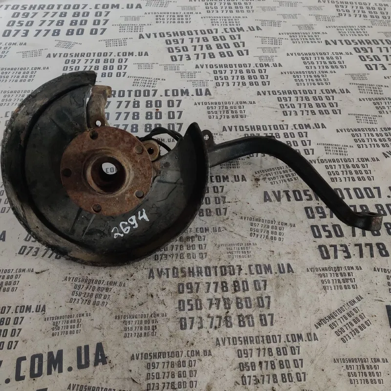 Кулак поворотний Audi A4 B5 (94-01) задня права 8a0505436cd