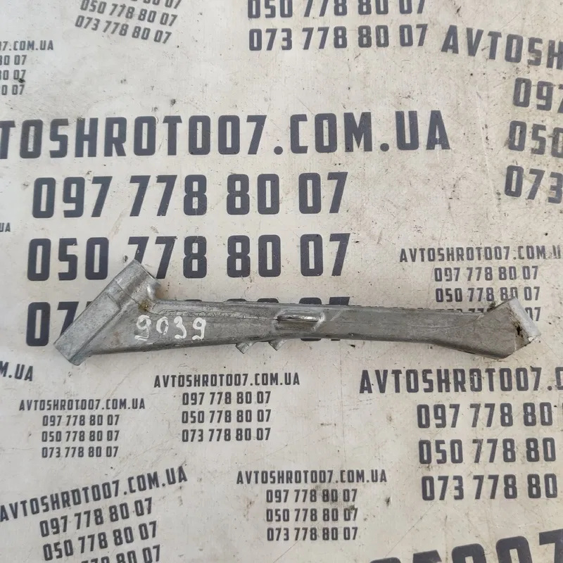 Кронштейн впускного колектора Audi A4 B8 (08-16) 06L129723B