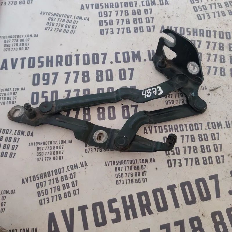 Завіса кришки багажника Audi A4 B5 94-01 ліва OEM 8d5827301a