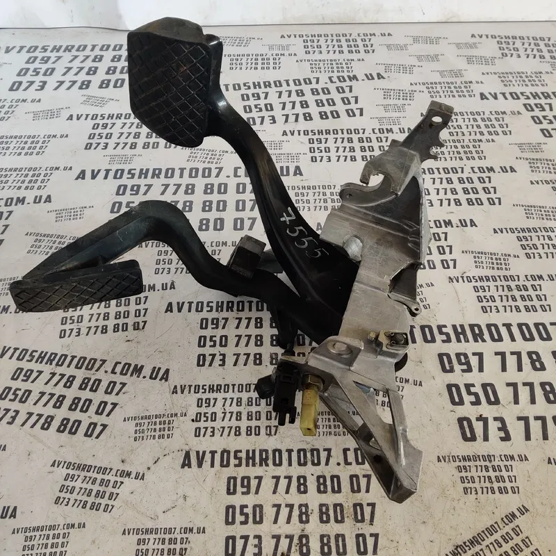 Блок педалей Audi A4 B5 (94-01) OEM 8D1721117E