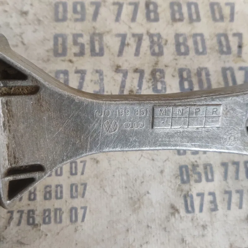Подушка двигуна VW Golf 4 (97-06) передня OEM 1J0199851
