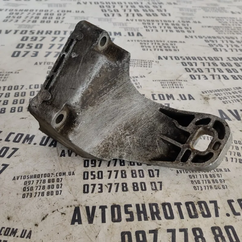 Кронштейн подушки двигуна Audi A6 C4 (94-97) OEM 4a0199307g