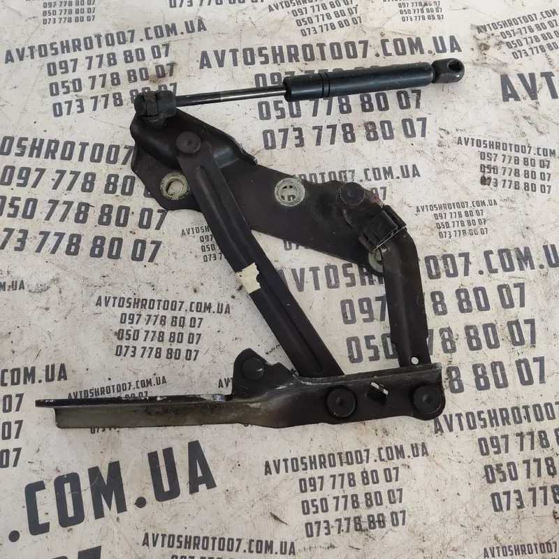 Петля капоту Opel Vectra B (95-02) ліва OEM 90508955