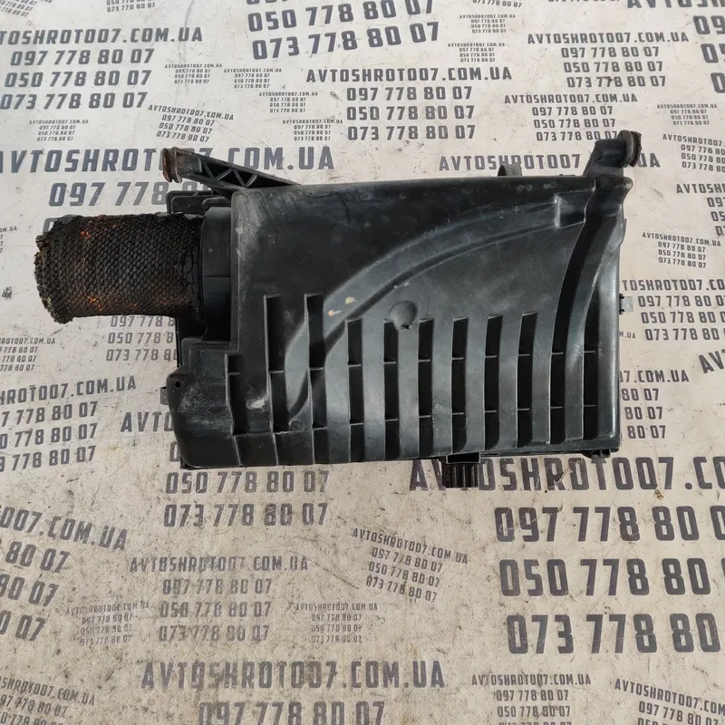 Корпус повітряного фільтра Opel Vectra B 95-02 OEM 90499599