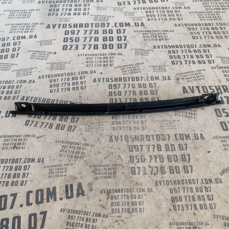 Направляюча скла Fiat Doblo права OEM 735394534