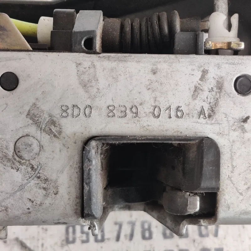 Замок дверей Audi A4 B5 (94-01) задня права OEM 8D0839016A