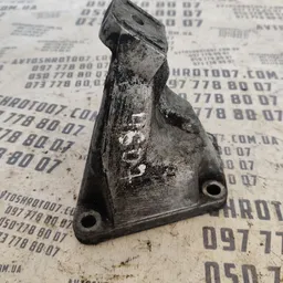 Кронштейн двигуна VW Passat B5 (96-05) правий OEM 4b0199308 фото 4