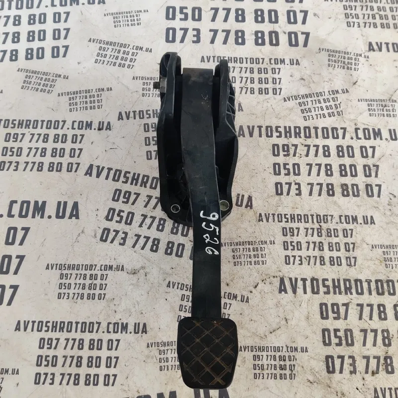 Педаль щеплення Skoda Octavia A5 (04-13) OEM 1K0721796E