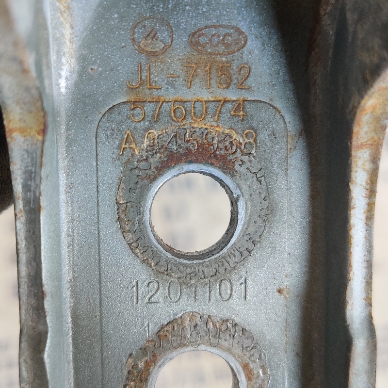 Завіса двері Geely MK (06-15) 1.5 бенз Пер. ліва OEM 1201101