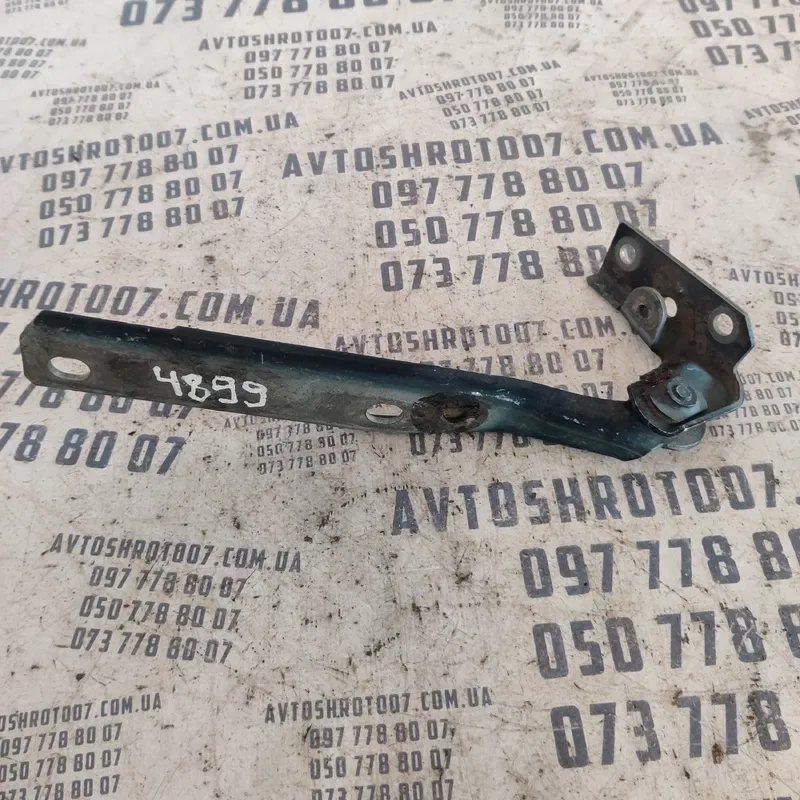 Петля капота Audi A6 C4 (94-97) права OEM 4A0823302F