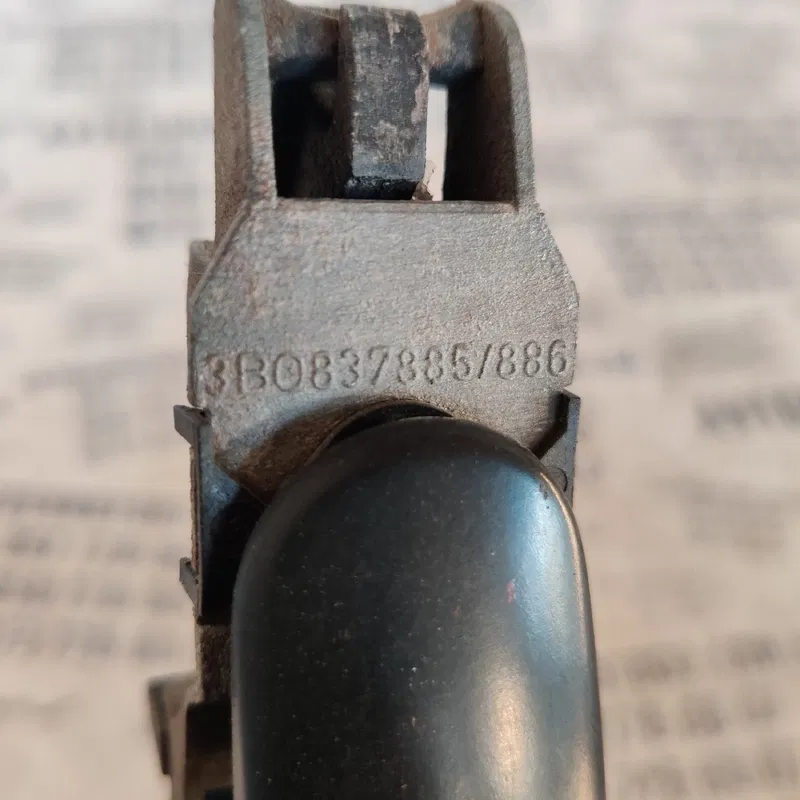 Ручка зовнішня VW Golf 4 (97-05) задня права OEM 3b0837885
