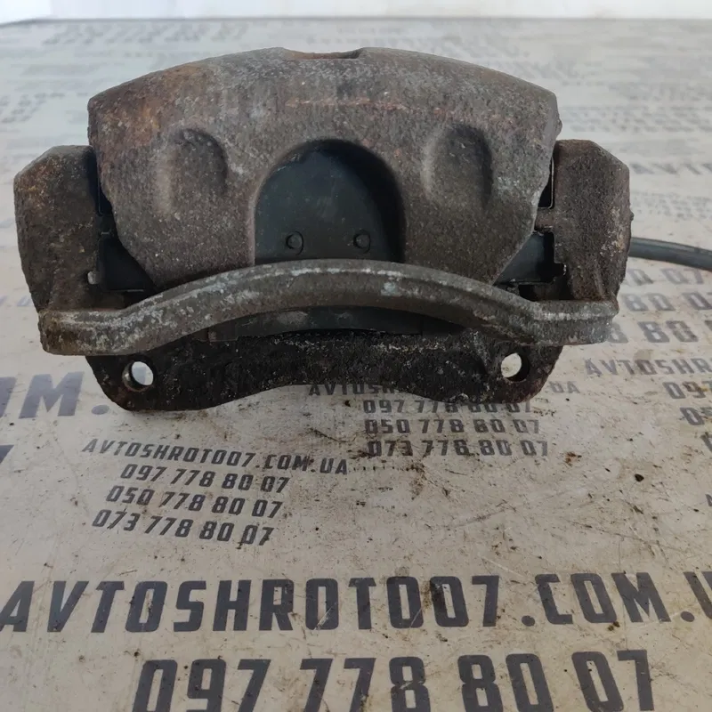Супорт Hyundai Santa Fe (12-18) 2.4 перед лів OEM 8c140185