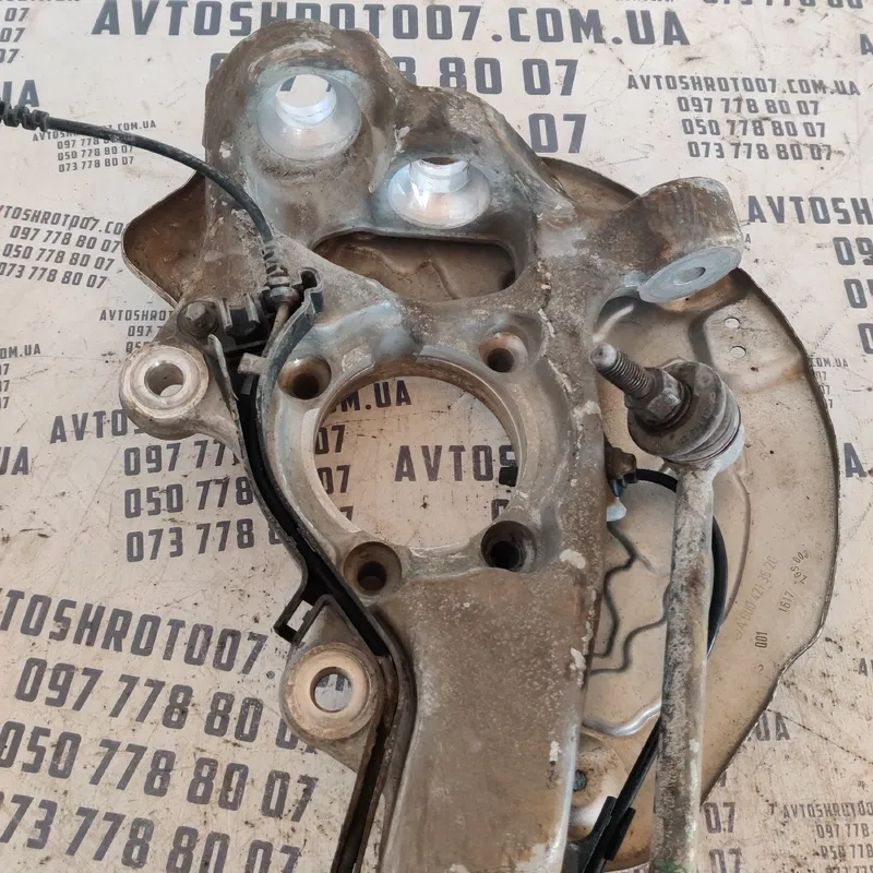 Кулак поворотний лівий Mercedes W205 (14-21) OEM A000421352C