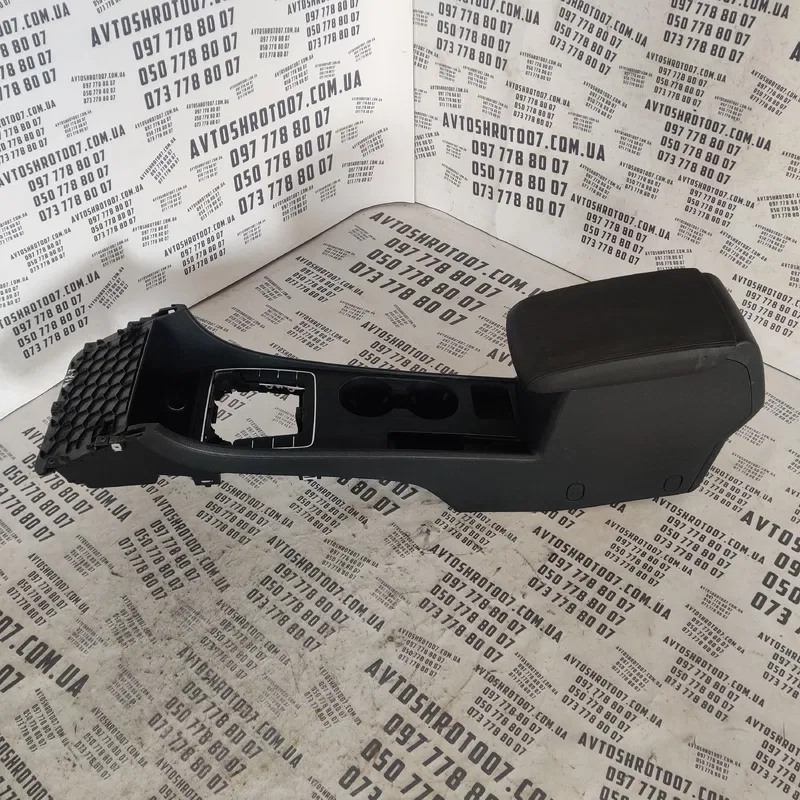 Підлокітник Volkswagen Passat B8 USA 561864089