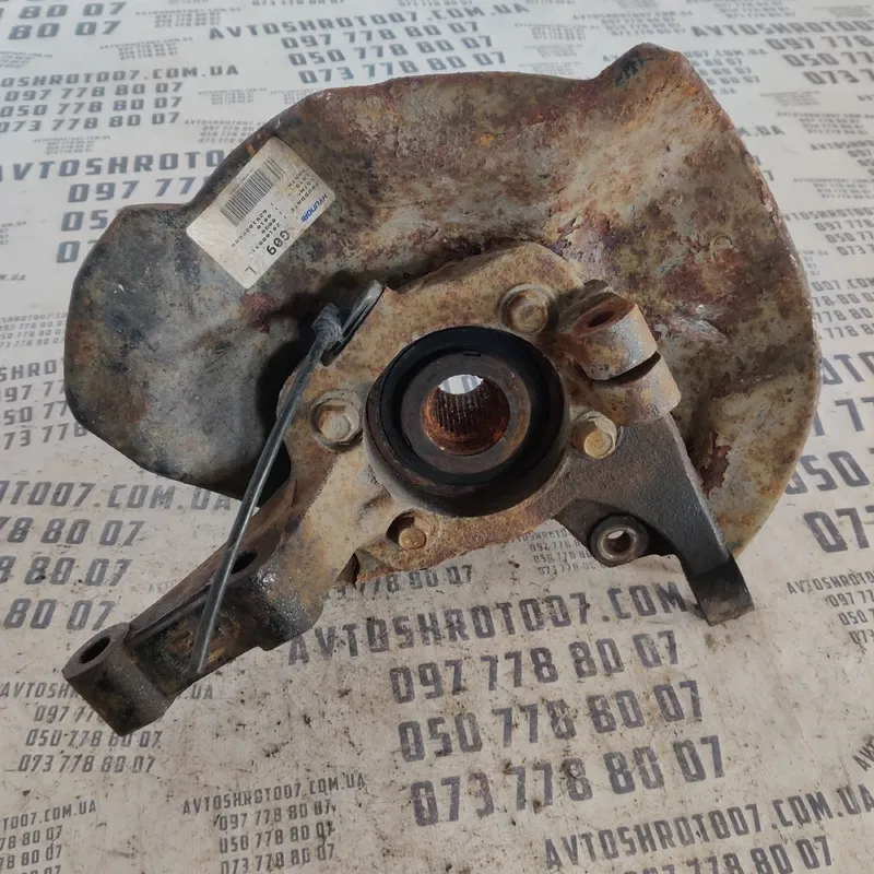 Цапфа Kia Sorento 2 (09-15) передня ліва OEM 625102p600