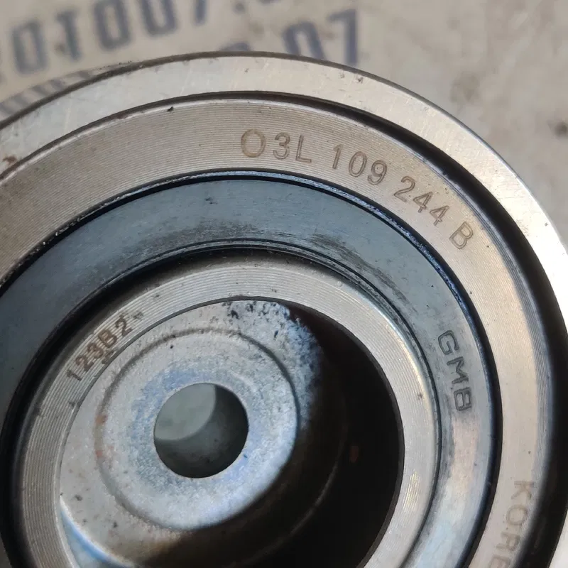 Ролик-натяжник ремня Volkswagen Jetta (10-18) OEM 03L109244B
