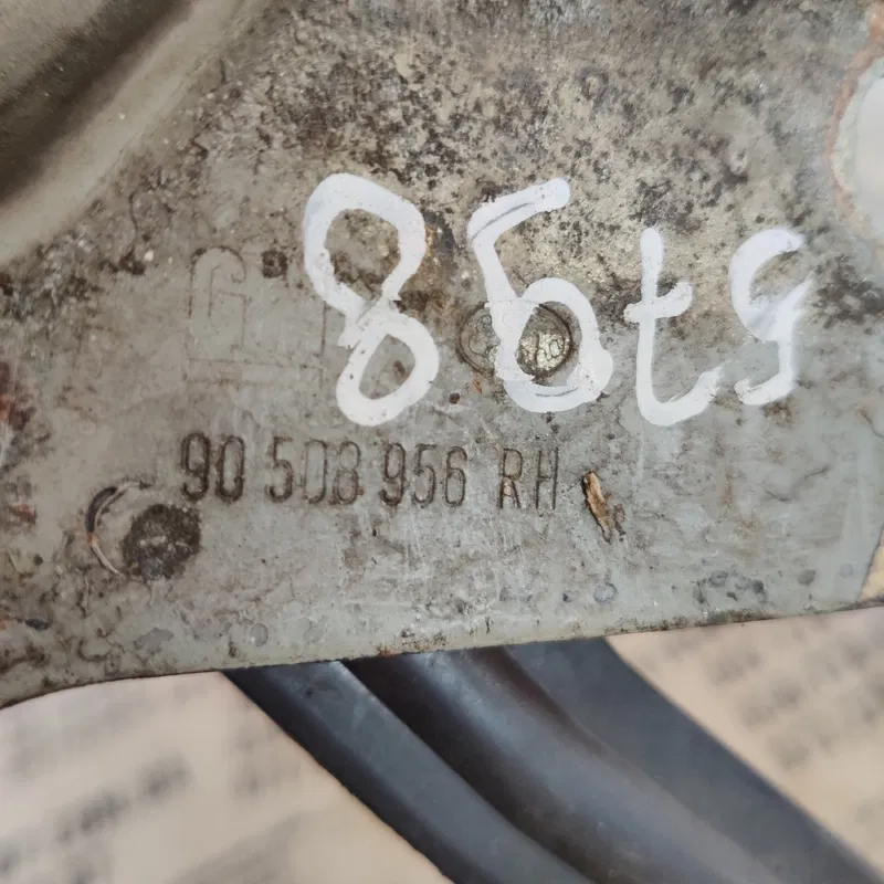 Петля капоту Opel Vectra B (95-02) права OEM 90508956rh