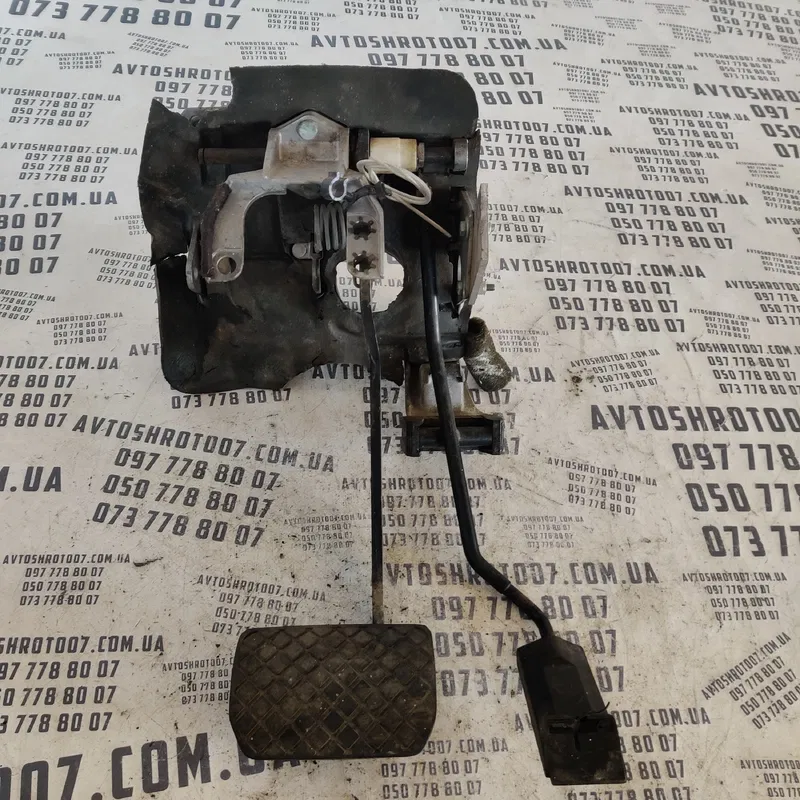 Блок педалей Audi A8 D2 (94-02) OEM 4D1723115D