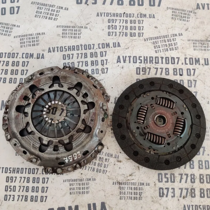Комплект зчеплення Skoda Fabia 2 (07-14) 1.4 OEM 320033910