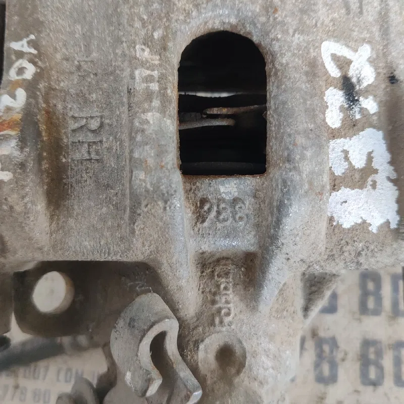 Тормозний супорт Mazda 3 BK передній правий OEM 619802H105S