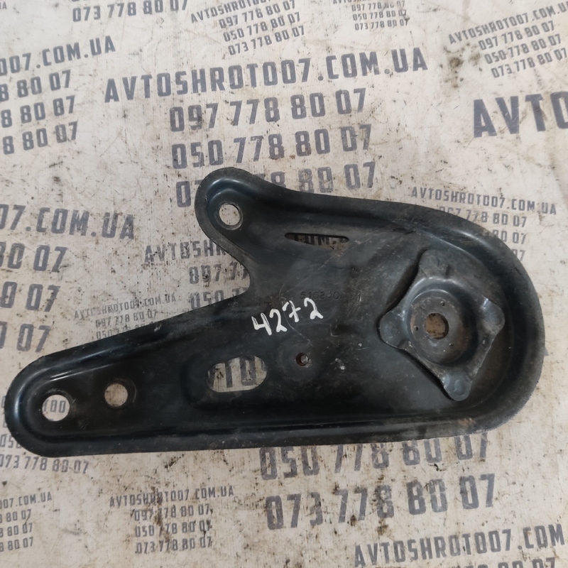 Кронштейн підрамника Lexus RX 350 OEM 5100000